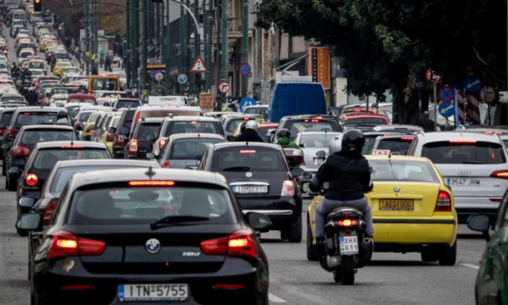 Διευκρινίσεις του υπ. Μεταφορών: Όσοι έχουν δίπλωμα ΙΧ δεν οδηγούν αυτόματα και μηχανή